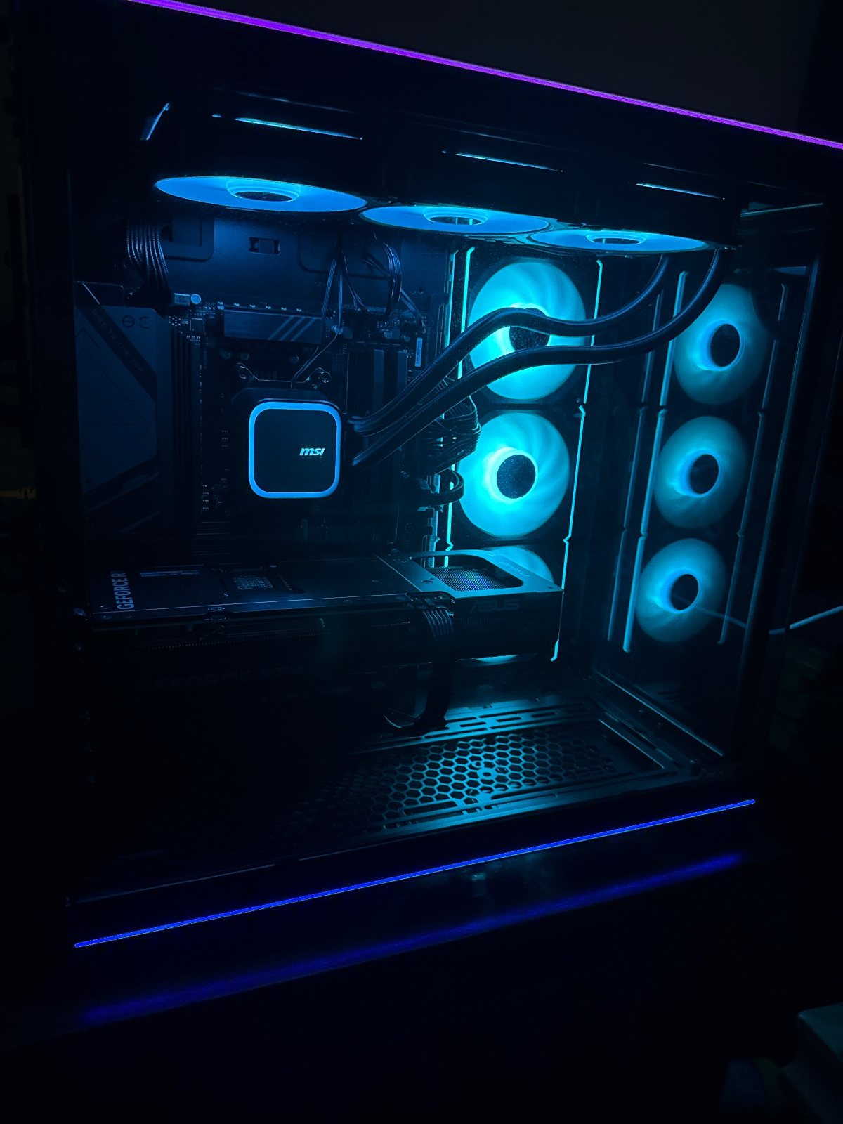 Foto de Yeudiel R. con PC Gamer RTX 5080